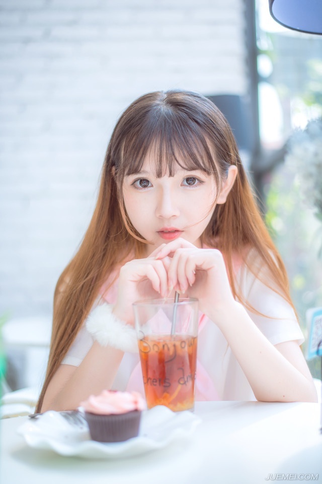“好了，这些东西无须解释，我也没理由去吃一个死人的醋。”吕布点点头，人都是自己的了，跟了自己这么些年，难道还担心小乔因为一个死人做出什么蠢事？若真是那样，那也就没有存在的必要了。